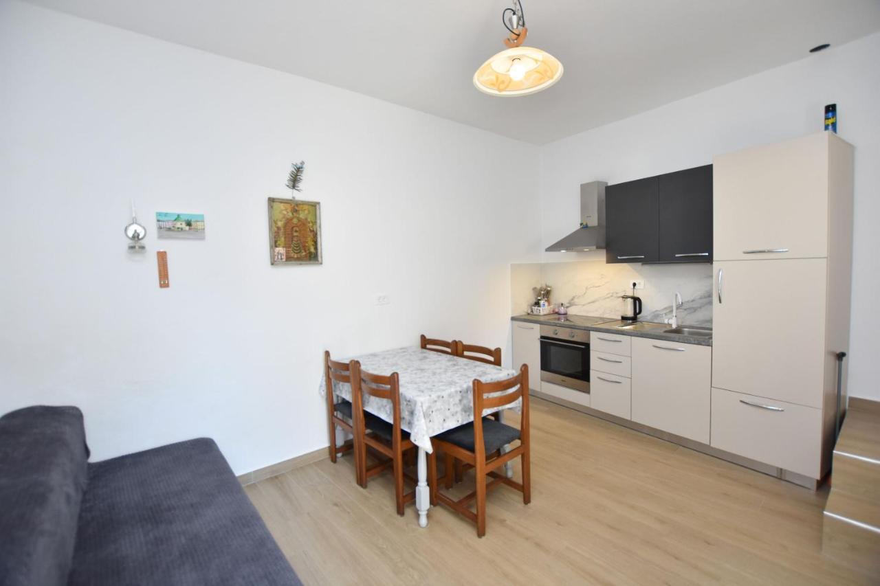Apartment Miledina Primošten Exteriör bild